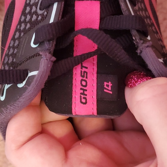 Brooks shoes - Picture 3 of 8